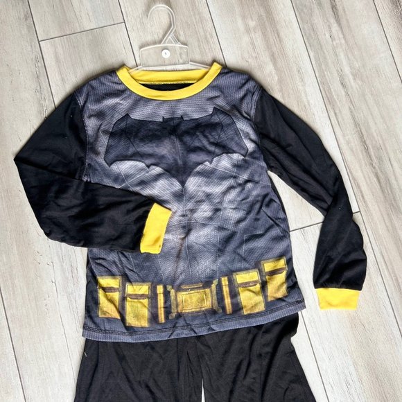 Pair of two Batman character pajamas with long sleeves and pants SIZE 8 - Picture 2 of 3